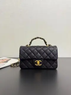 CHANEL ブラック キルティングショルダーバッグ