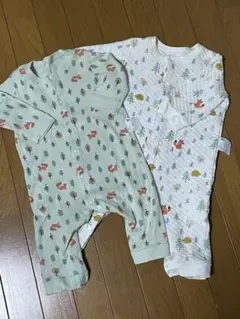 ユニクロ　キルトパジャマ　ロンパース　2点セット