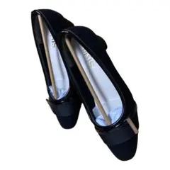 【22秋冬新作】コンビベルトパイピングパンプス