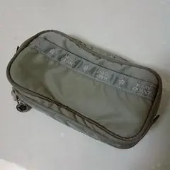 マリクワ ポーチ