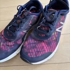 New Balance 711 ネイビー/ピンク スニーカー