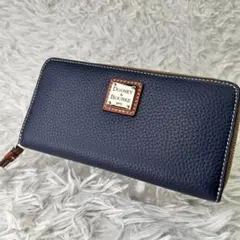 ほぼ未使用✨ Dooney&Bourke 長財布 ラウンドジップ　レザー　ネイビのサムネイル
