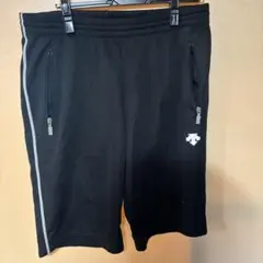 ブラックショートパンツ ジッパーポケット付き