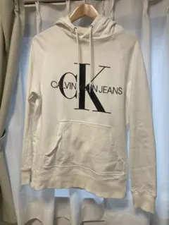 Calvin Klein Jeans ホワイトパーカー