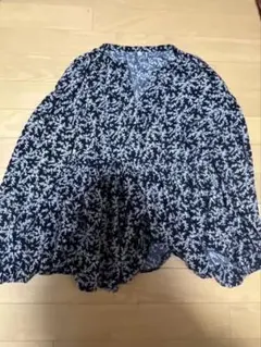 モノトーン 花柄 ブラウス 長袖のサムネイル