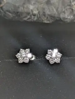 花形スタッドピアス クリスタル装飾
