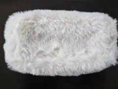 ホワイトファー猫チャームポーチ