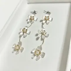 フラワーモチーフ ロングピアス ホワイト ゴールド 花 ピアス