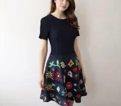 黒いワンピース　刺繍　レース　ストレッチ　異素材ワンピース　ワンピースブラック