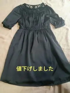 黒のレース装飾付き七分袖ワンピースのサムネイル