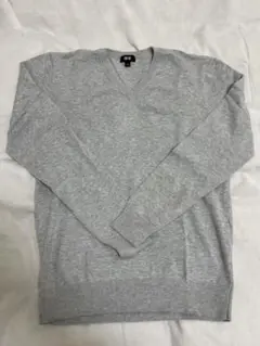 UNIQLO プレミアムラムVネックセーター