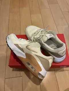Nike Air Max スニーカー クリーム色