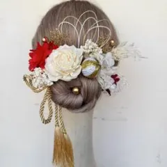 華やかな髪飾り 赤白金