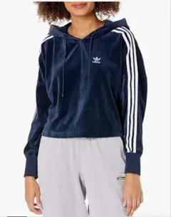 adidas ネイビー クロップドパーカー. S