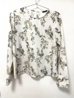 花柄　長袖ブラウス