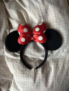 ミニーマウス カチューシャ 赤いリボン