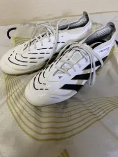 adidas PREDATOR サッカースパイク ホワイト ゴールド - メルカリ