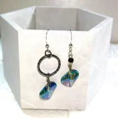 【1】ガラスビーズのピアス　緑　　　 　　　　ハンドメイド