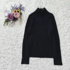 美品＊シューラルー　リブニット　タートルネックセーター　袖ボタンデザイン　黒　L