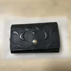 marimekko 二つ折り財布 ブラック 花柄型押し - メルカリ