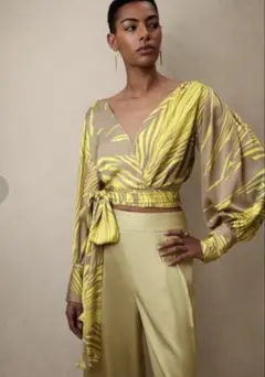 美品 Banana Republic クロップドラップブラウス 長袖 size6のサムネイル