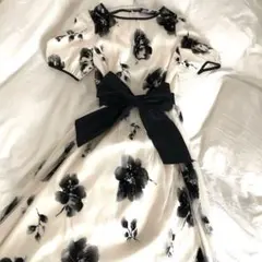 最終価格　美品　フラワープリント 半袖ワンピース