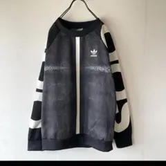 adidasアディダス　バックプリント　アームロゴ　トレーナーのサムネイル