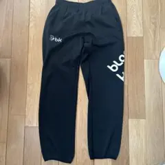 ブラックナイト　黒パンツ