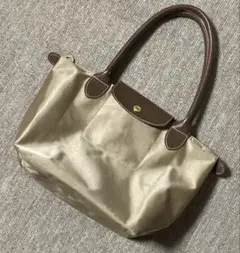 Item thumbnail for item fbca7535-e327-453d-822b-c0a02132f628