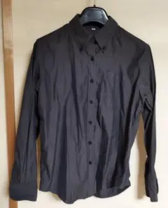 ダークグレー　黒　ボタンダウンシャツ　ジャストサイズ　M　キチンと見え　オフィス