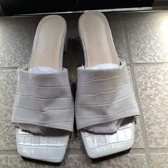TIOCA ホワイト サンダル ヒール7cm