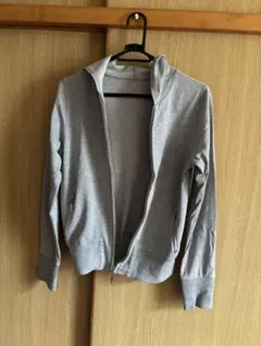 セシルマクビー　 グレー　パーカー