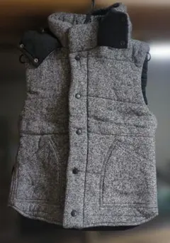 フード付きグレーのダウンベスト Mサイズ