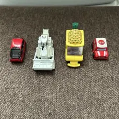 ミニカーセット 赤 白 黄色 4台
