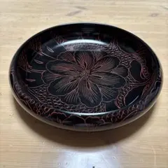 漆器 平皿 花模様 黒赤