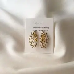 リーフ樹脂ピアス・ピアス・イヤリング
