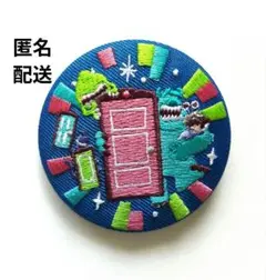 ☆美品☆ディズニー 刺繍缶バッジビスケット2 モンスターズ・インク　サリー　ブーのサムネイル