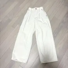 GU アイボリー ワイド デニムパンツ　Sサイズ