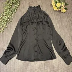 美品 ナラカミーチェ フリルハイネックギャザーブラウス サテン調 ブラック 0のサムネイル