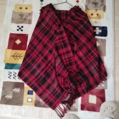 赤と黒のチェック柄ストール