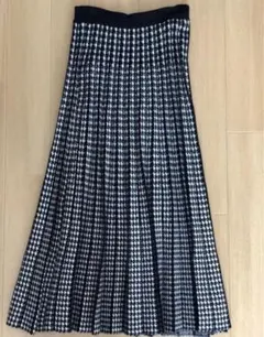 黒と白のチェック柄ロングプリーツスカート