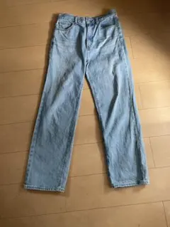 ハイライズストレートジーンズ