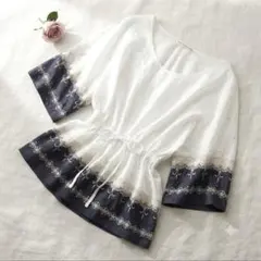 【グリーンレーベルリラクシング】ドット刺繍 ブラウス ホワイト×ネイビー/フリーのサムネイル