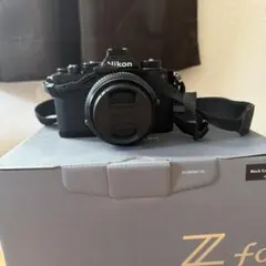 Nikon Z fc Black Edition 28mm f/2.8 SEのサムネイル