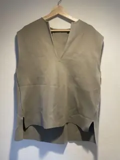 【ONWORD】グレージュVネック ニットベスト