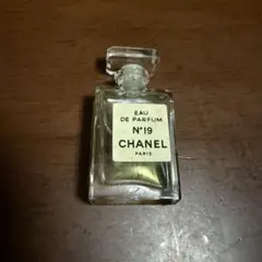 CHANEL Eau de Parfum N°19 サンプル 4ml