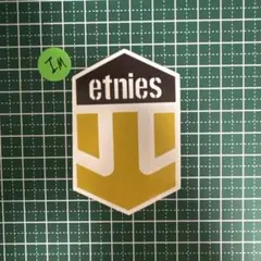 etnies 六角形ロゴ ステッカーのサムネイル