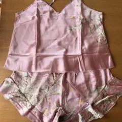 花柄 サテン調 ルームウェア セットアップ ピンクLLサイズのサムネイル