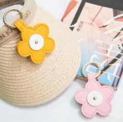 チャーム　お花　帽子ホルダー 花モチーフ キーホルダー バッグチャーム ピンク
