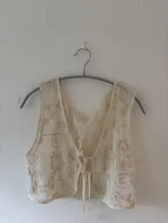 アイボリー 刺繍入り Vネック ビスチェ M